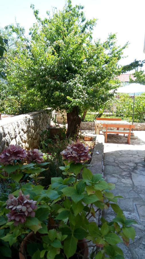 Apartmani Vitkovic II Cres Exterior photo