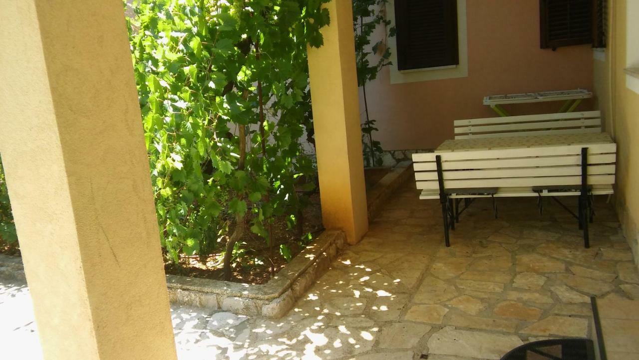 Apartmani Vitkovic II Cres Exterior photo