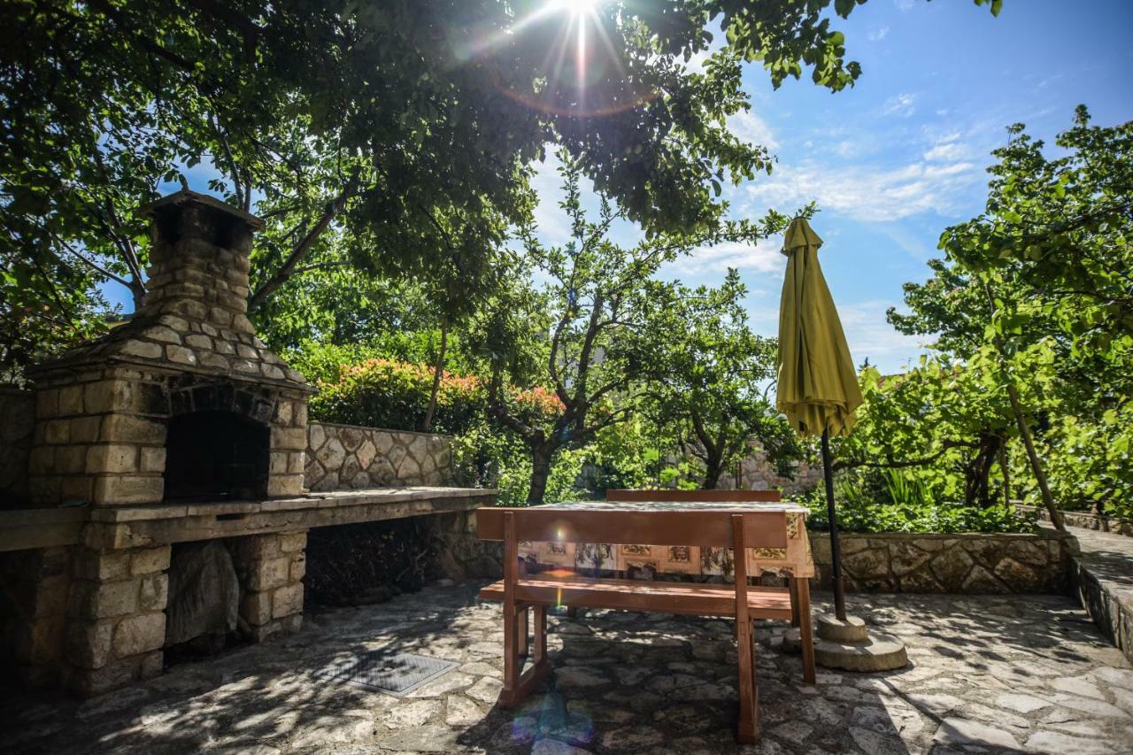 Apartmani Vitkovic II Cres Exterior photo