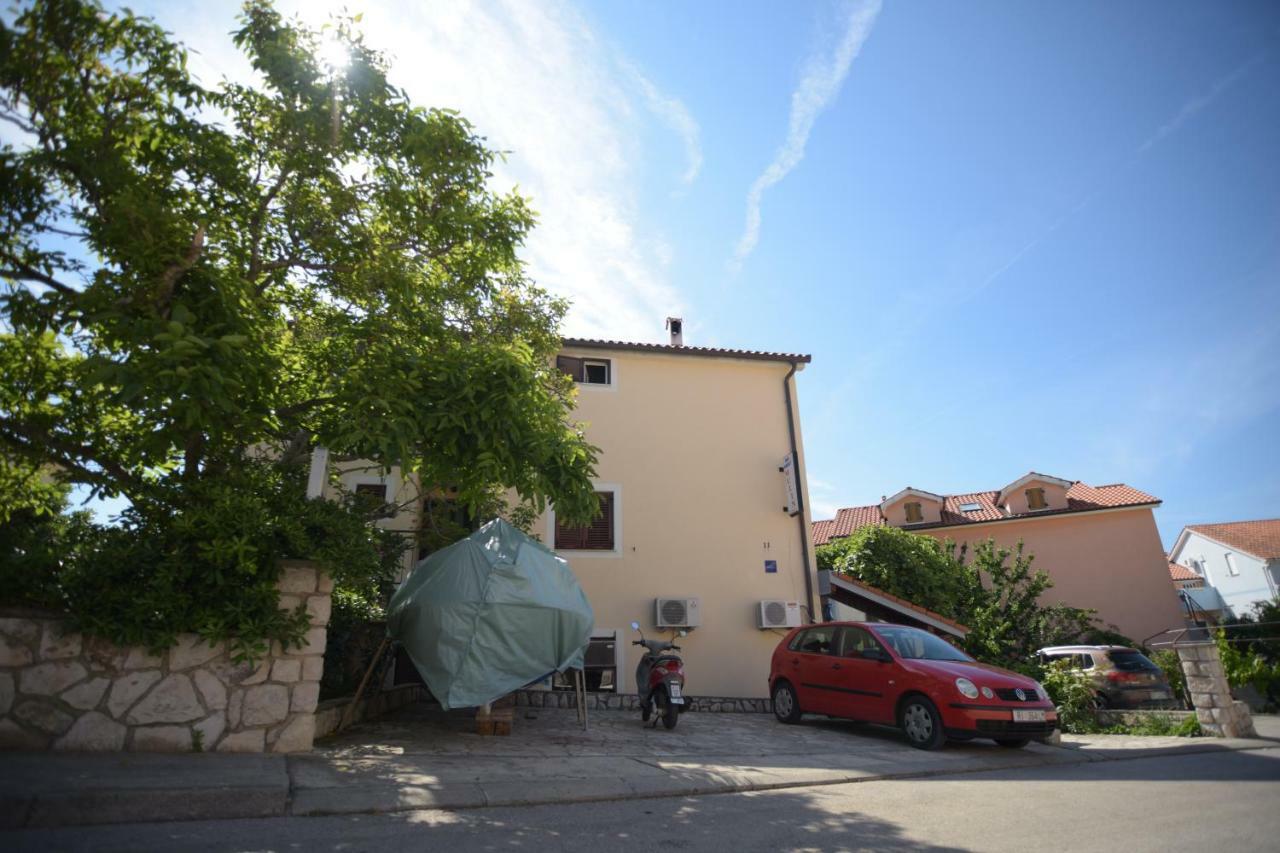 Apartmani Vitkovic II Cres Exterior photo