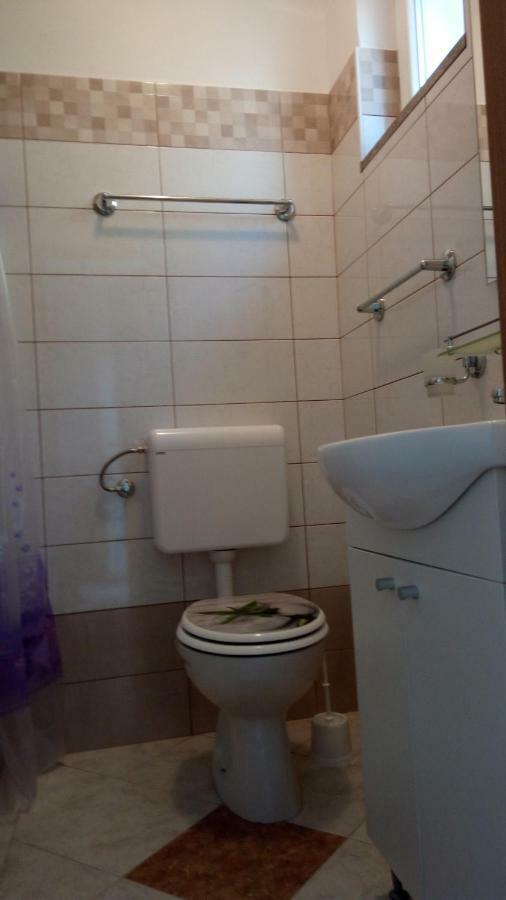 Apartmani Vitkovic II Cres Exterior photo