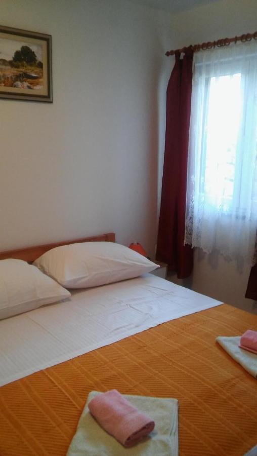 Apartmani Vitkovic II Cres Exterior photo